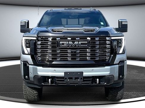Used 2025 GMC Sierra 2500 Denali Ultimate image 2