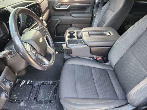 Used 2022 Chevrolet Silverado 1500 LT RWD image 4