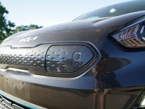 Used 2022 Kia Niro EX w/ Cold Weather Package FWD image 18