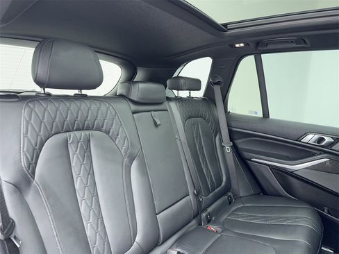 Used 2022 BMW X5 M50i image 51