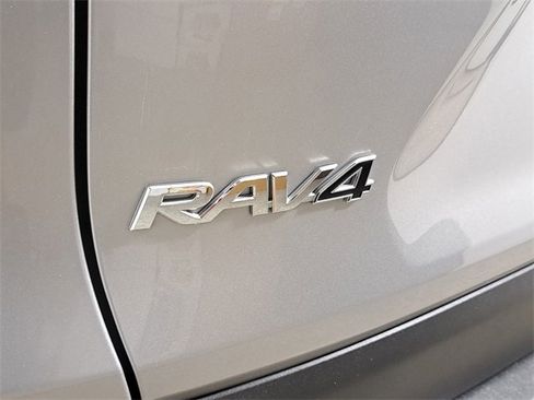 Used 2020 Toyota RAV4 LE image 9