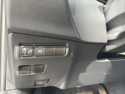 Used 2022 Toyota Corolla Cross LE image 11