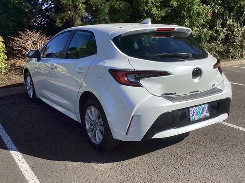 Used 2025 Toyota Corolla SE w/ SE Package image 9