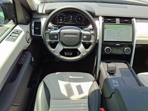 Used 2025 Land Rover Discovery Dynamic SE AWD/4WD image 4