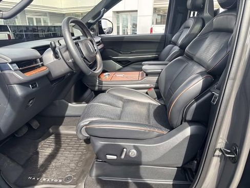 Used 2025 Lincoln Navigator Black Label AWD/4WD image 25