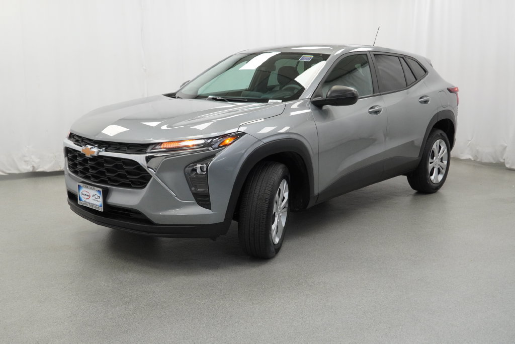 Used 2024 Chevrolet Trax LS w/ Driver Confidence Package FWD image 23