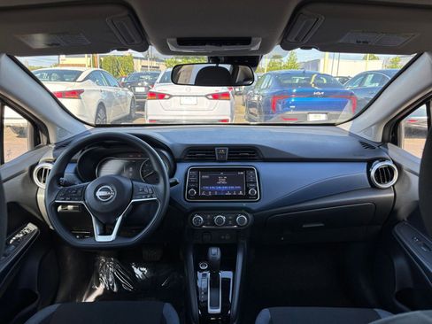 Used 2025 Nissan Versa SV FWD image 31