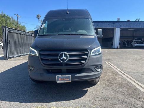 Used 2024 Mercedes-Benz Sprinter 2500 image 2