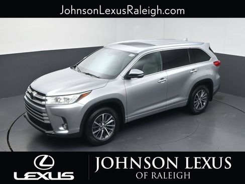 Used 2018 Toyota Highlander XLE AWD/4WD image 30