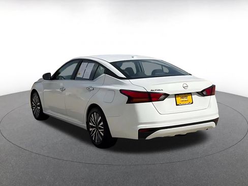 Used 2025 Nissan Altima 2.5 SV FWD image 11