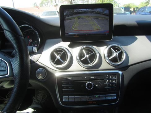 Used 2018 Mercedes-Benz GLA 250 4MATIC image 16