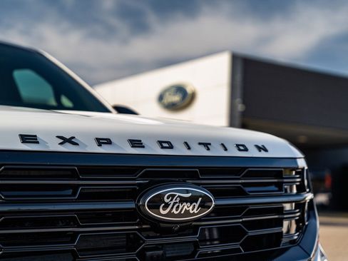 New 2026 Ford Expedition Max Platinum w/ Stealth Appearance Package image 7