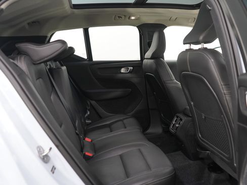 Used 2025 Volvo XC40 B5 Plus AWD/4WD image 12