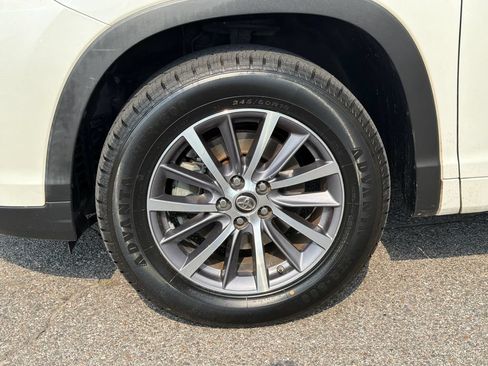 Used 2017 Toyota Highlander XLE FWD image 14