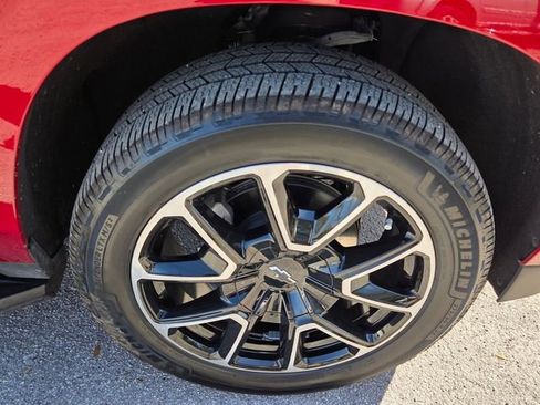 Used 2023 Chevrolet Suburban RST image 9