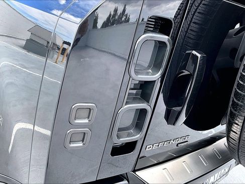 Used 2023 Land Rover Defender 110 X-Dynamic SE AWD/4WD image 21