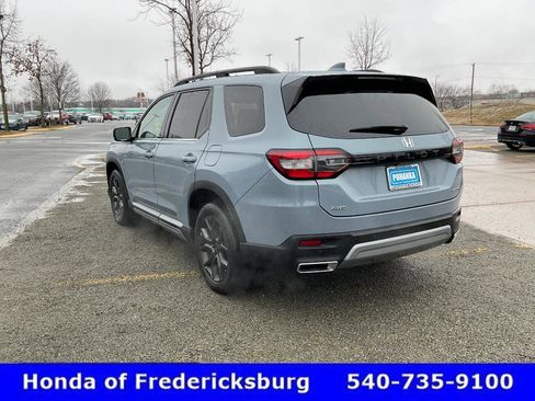 Certified 2024 Honda Pilot Touring image 4