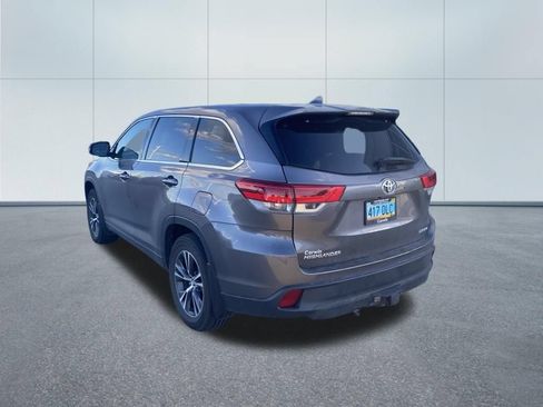 Used 2017 Toyota Highlander Plus AWD/4WD image 6