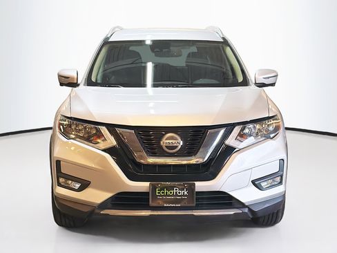 Used 2018 Nissan Rogue SL image 2