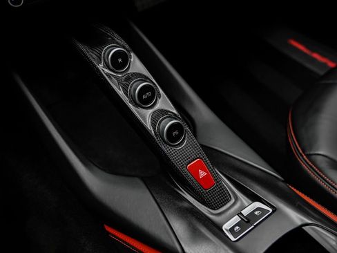 Used 2019 Ferrari 812 Superfast RWD image 28
