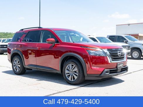 Used 2025 Nissan Pathfinder SV FWD image 8