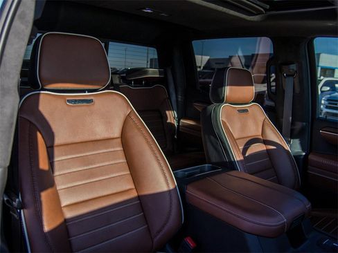 Used 2025 GMC Sierra 1500 Denali Ultimate image 16