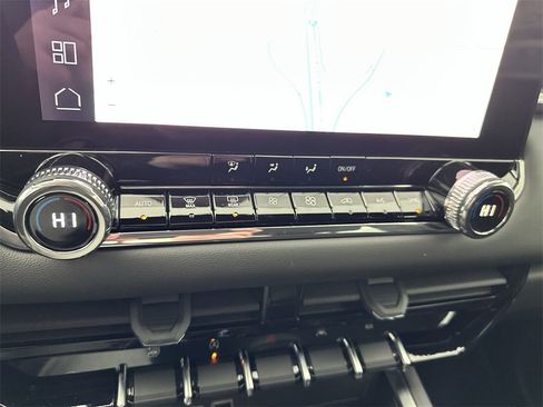 New 2025 GMC Canyon Elevation w/ Convenience Package image 15