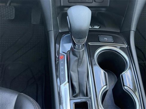 Used 2022 Chevrolet Equinox Premier image 16