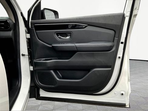 Used 2025 Honda Pilot EX-L image 28