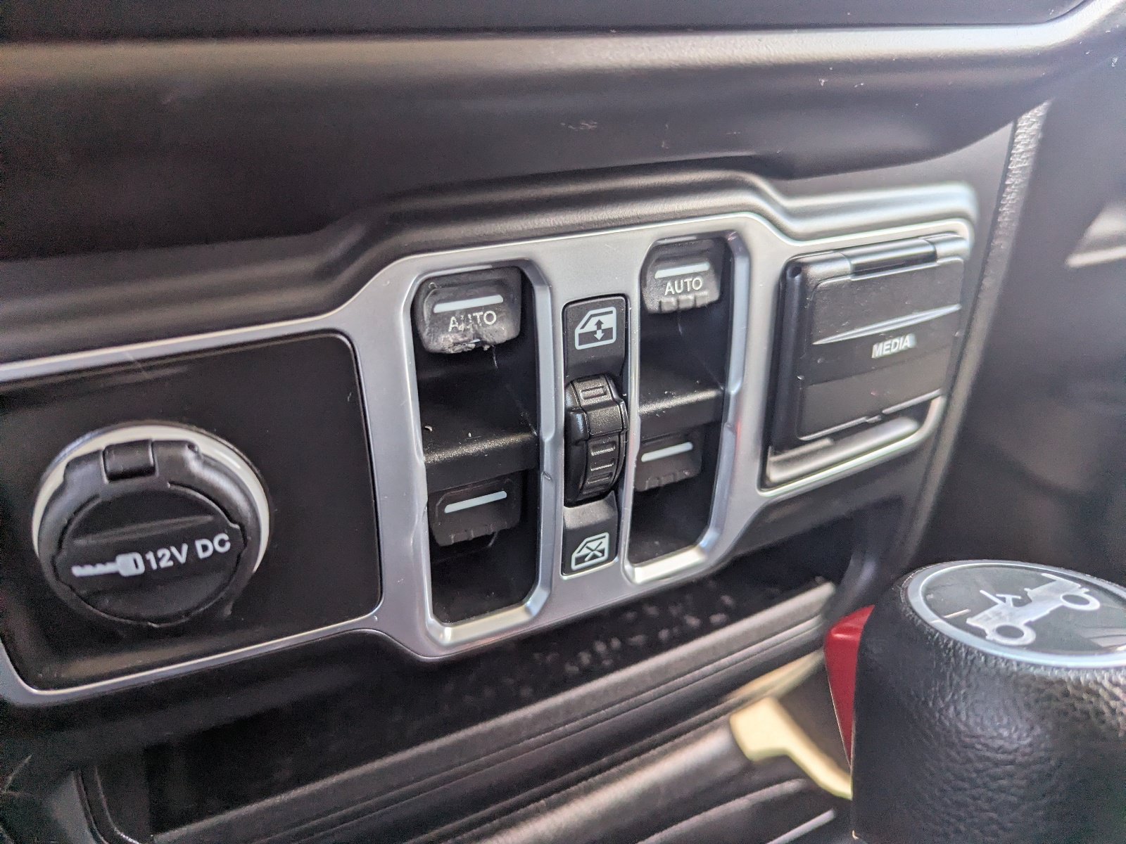 Used 2018 Jeep Wrangler Unlimited Sport S AWD/4WD image 27