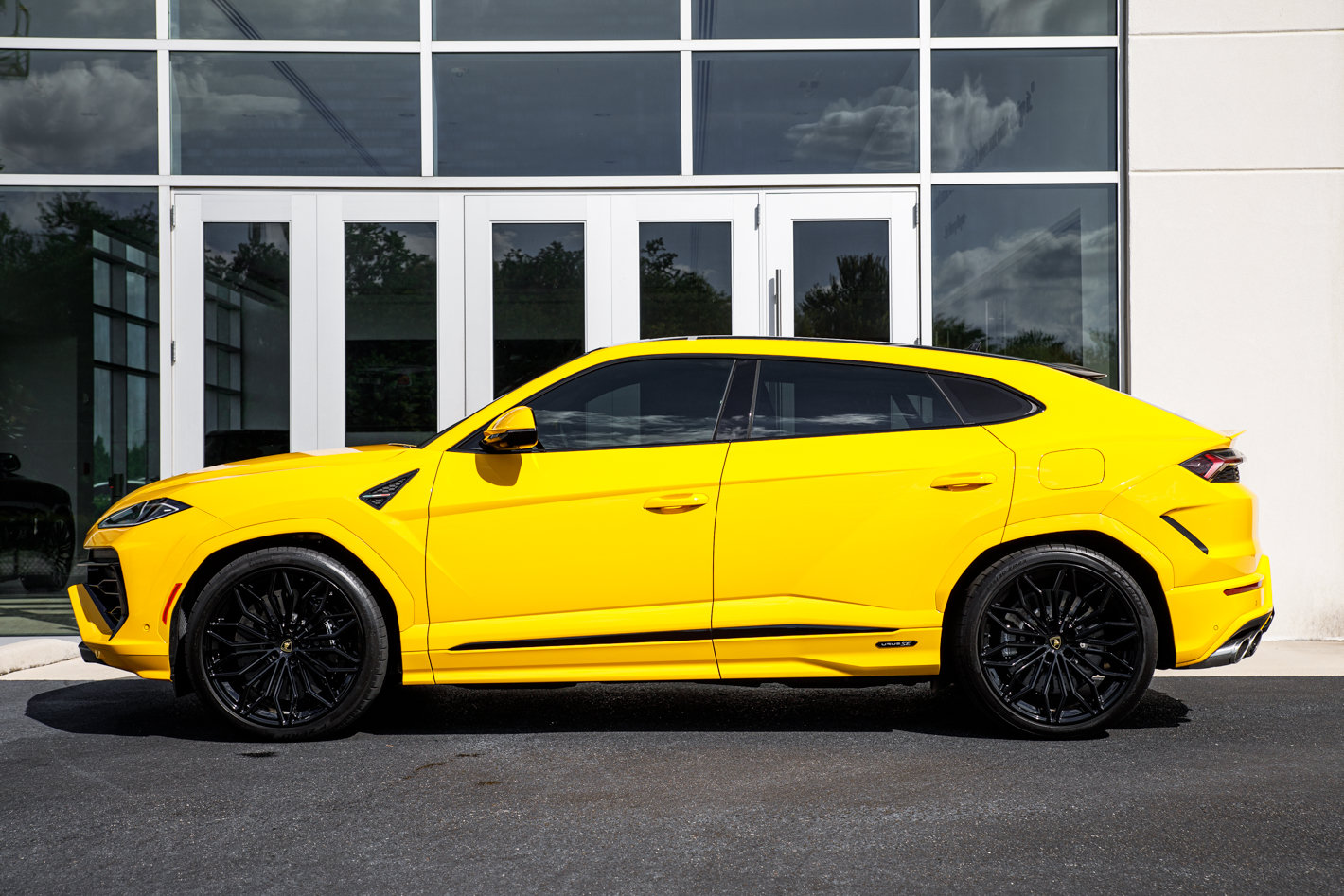 Used 2025 Lamborghini Urus S AWD/4WD image 7