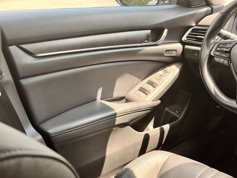 Used 2018 Honda Accord EX-L image 21