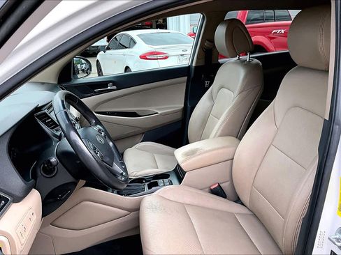 Used 2016 Hyundai Tucson Sport image 8