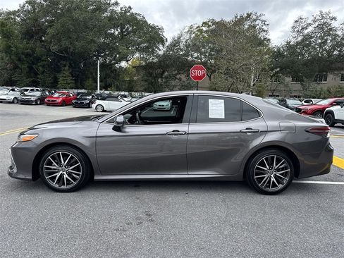 Used 2023 Toyota Camry XLE image 12