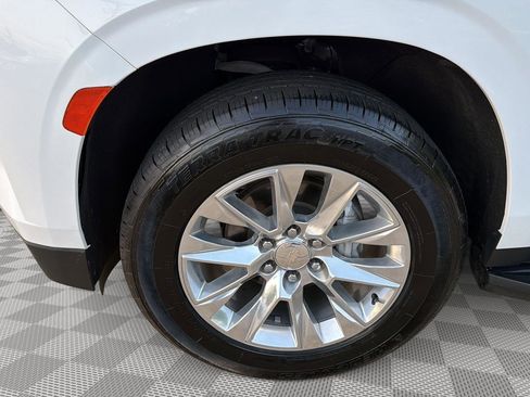 Used 2023 Chevrolet Suburban Premier image 24