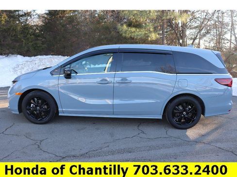 Used 2023 Honda Odyssey Sport image 4