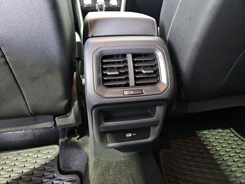 Certified 2023 Volkswagen Taos SE FWD image 9