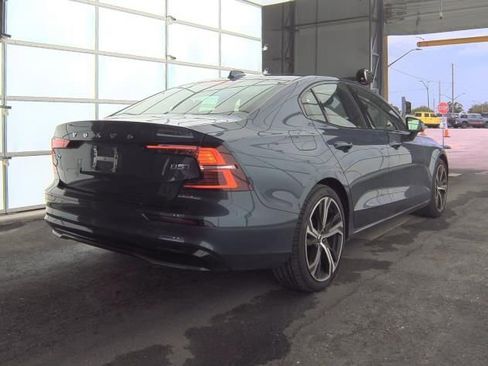 Used 2025 Volvo S60 B5 Core image 4