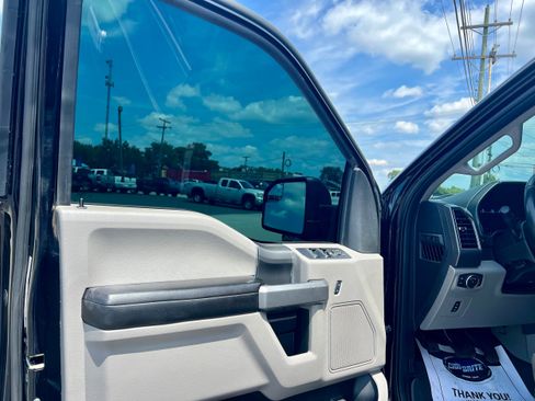 Used 2017 Ford F150 XLT w/ Equipment Group 302A Luxury AWD/4WD image 10