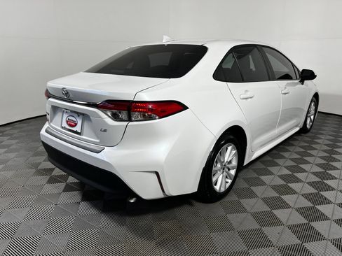 Used 2026 Toyota Corolla LE w/ LE Premium Package FWD image 5