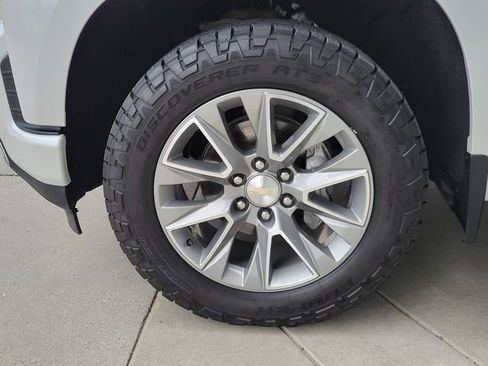 Used 2022 Chevrolet Silverado 1500 High Country w/ Z71 Off-Road Package image 7