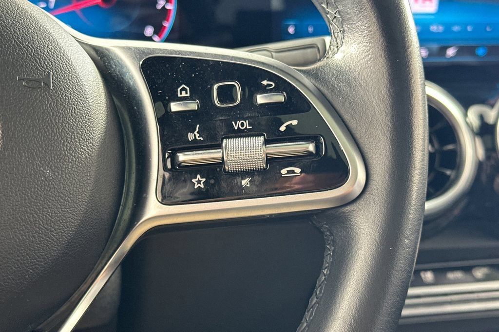 Certified 2022 Mercedes-Benz GLB 250 4MATIC image 31