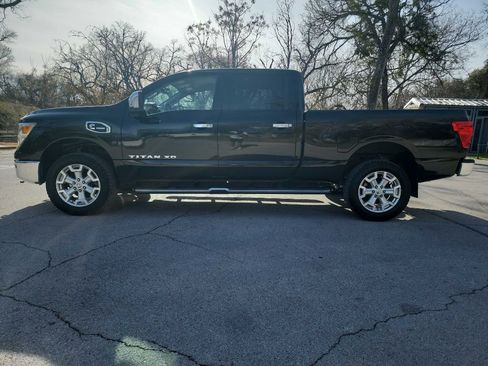 Used 2016 Nissan Titan SL image 2