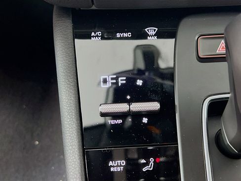 New 2026 Porsche Macan image 18