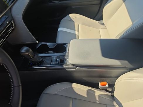 Used 2025 Toyota Camry SE FWD image 25