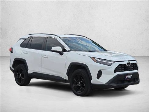 Used 2024 Toyota RAV4 XLE FWD image 3