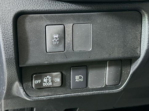 Used 2020 Toyota Tacoma SR5 RWD image 17