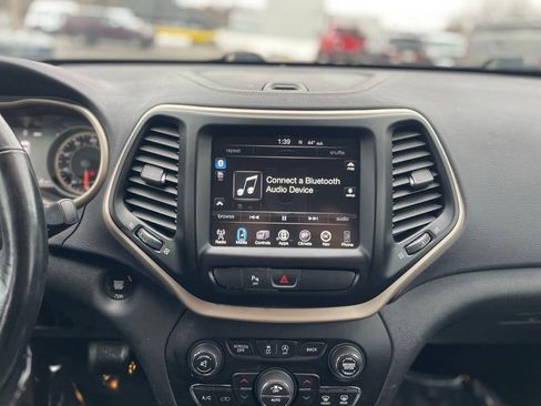 Used 2018 Jeep Cherokee Limited image 16