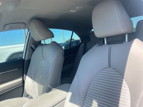Used 2019 Toyota Camry SE FWD image 18