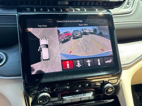 Used 2023 Jeep Grand Cherokee L Limited w/ Luxury Tech Group II image 12